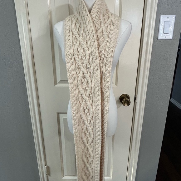 Gap Cable Knit 100% Lambs Wool Scarf 94 In Long - Picture 2 of 4